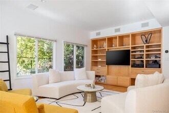 15 Pheasant Run in Southampton, NY - Building Photo - Building Photo