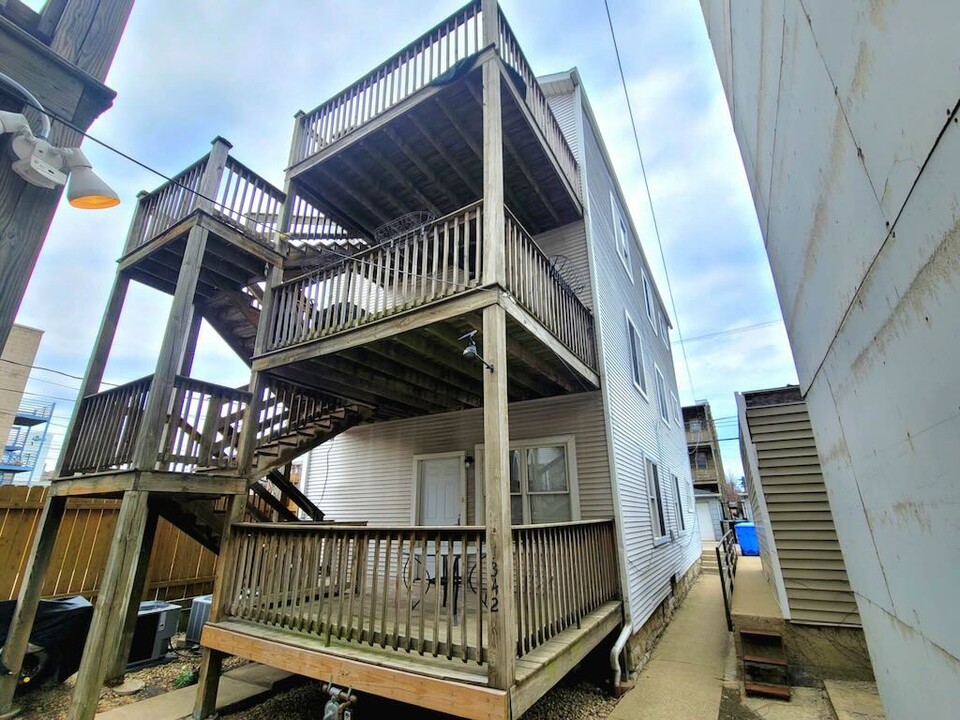 1342 W Hubbard St, Unit 3R in Chicago, IL - Building Photo