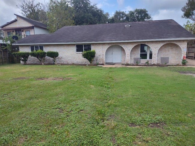 2514 Morning Glory Dr in Pasadena, TX - Building Photo - Building Photo