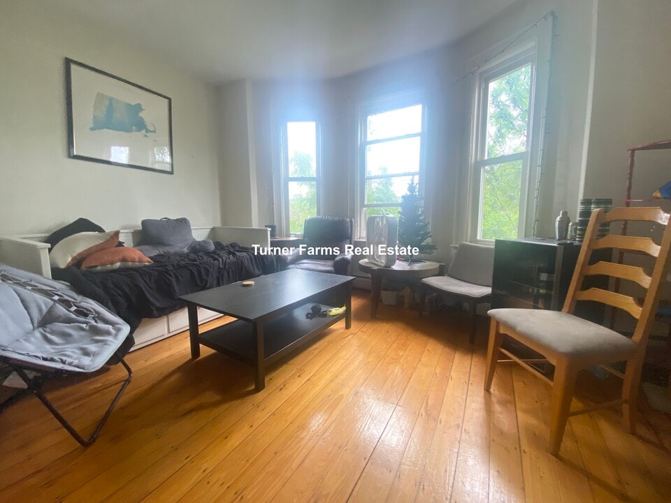 108 Central St, Unit 3R in Somerville, MA - Building Photo