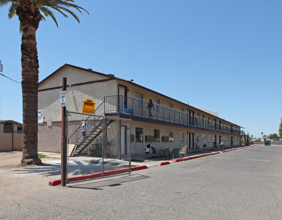 Cactus Apartments in Phoenix, AZ - Building Photo