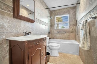 2825 SW 5th St in Fort Lauderdale, FL - Foto de edificio - Building Photo