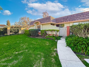 4150 Lake Harbor Ln in Westlake Village, CA - Building Photo - Building Photo