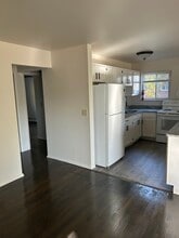 8441 Cottonwood Dr, Unit 2 in Cincinnati, OH - Foto de edificio - Building Photo