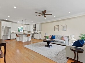 17 S Gate Park, Unit 17 in Newton, MA - Building Photo - Building Photo