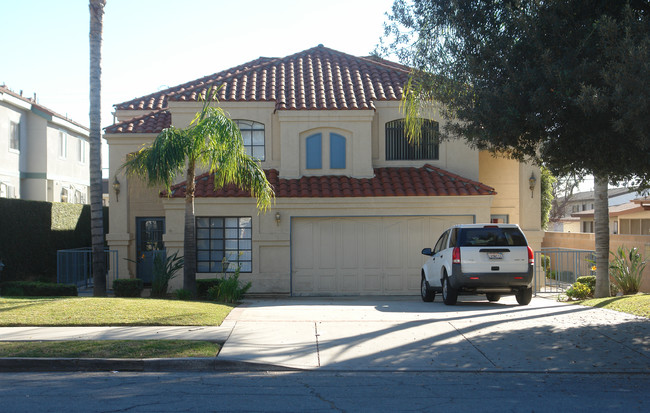 236 W Dexter St in Covina, CA - Foto de edificio - Building Photo