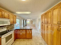 1145 Thomas Rd in West Kelowna, BC - Building Photo - Building Photo