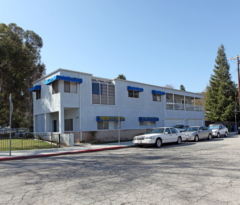 5321-5325 Costanso St in Woodland Hills, CA - Building Photo