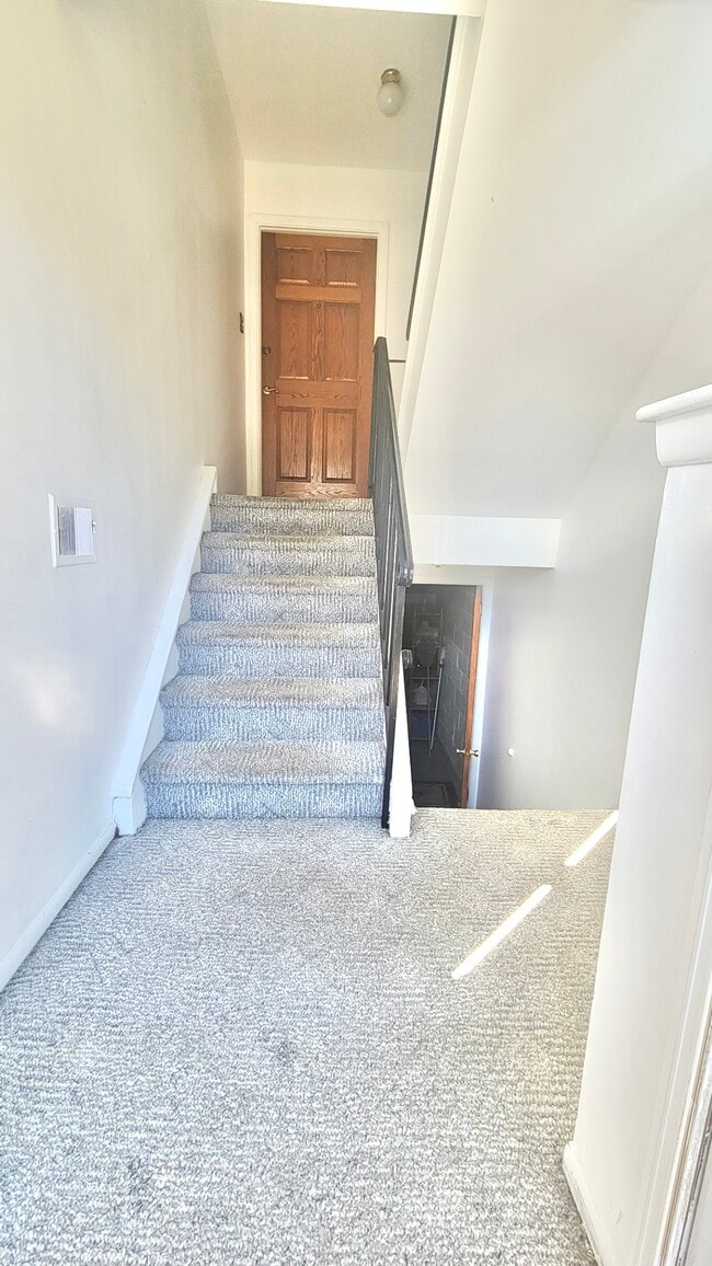 9 E Stewart Ave, Unit B in Lansdowne, PA - Building Photo - Building Photo