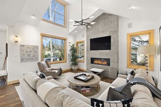 204 N Monarch St in Aspen, CO - Building Photo - Building Photo