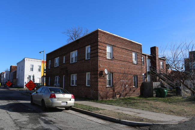 1041 16th St NE in Washington, DC - Foto de edificio - Building Photo