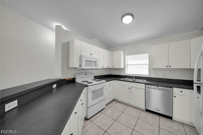 2033 Andalusia Blvd in Cape Coral, FL - Building Photo - Building Photo