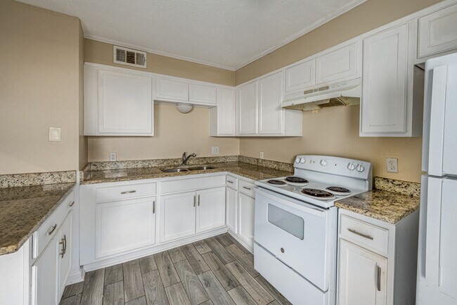 3594 Friendswood Dr in Houma, LA - Building Photo - Building Photo