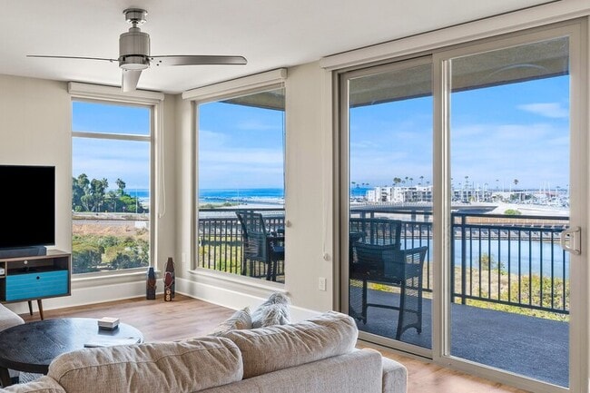 1019 Costa Pacifica Way in Oceanside, CA - Building Photo - Building Photo