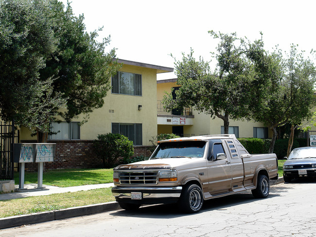 1145 Poplar St in Santa Ana, CA - Building Photo - Building Photo