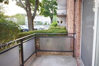55 Broadlawn Park, Unit 17 in Boston College, MA - Building Photo - Building Photo