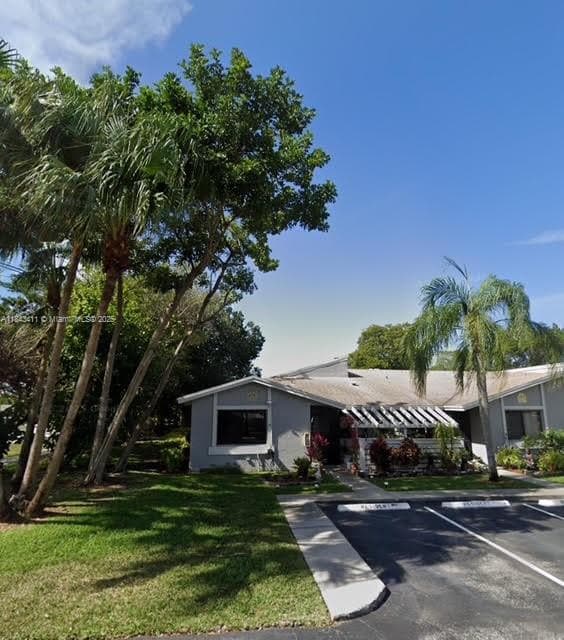 property at 679 Racquet Club Rd