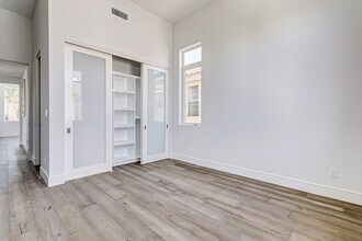 2321 Clark Ln in Redondo Beach, CA - Foto de edificio - Building Photo