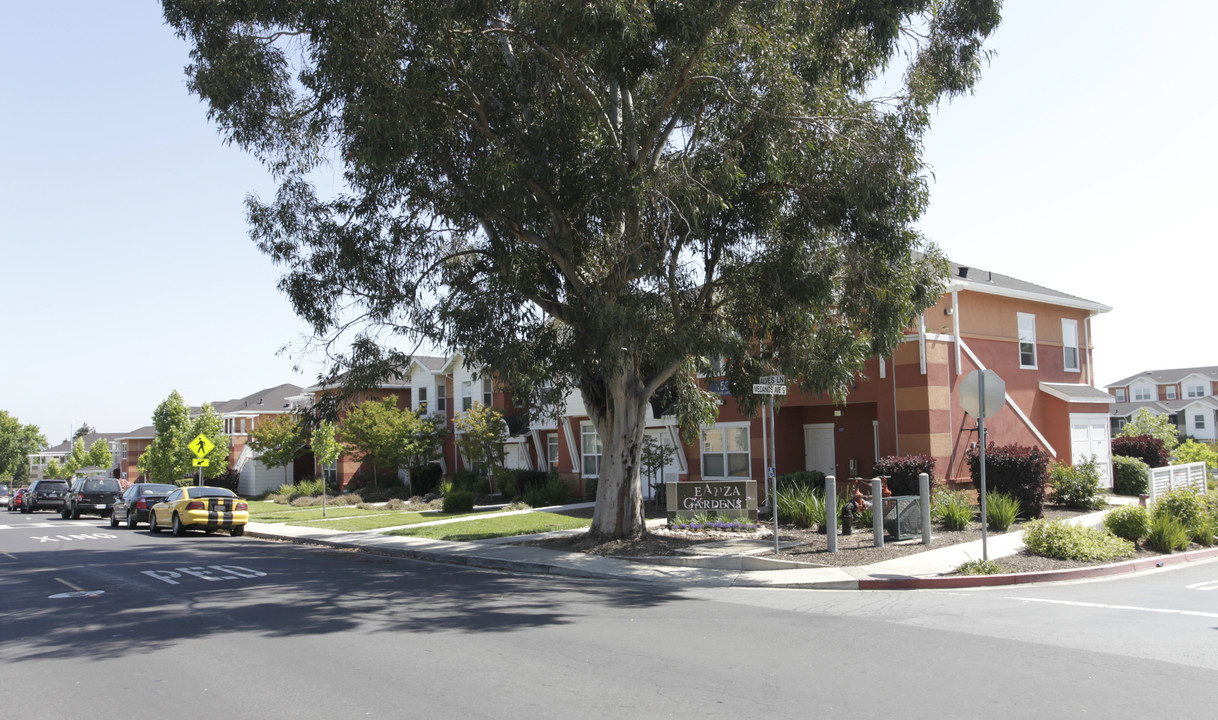 De Anza Gardens in Bay Point, CA - Building Photo