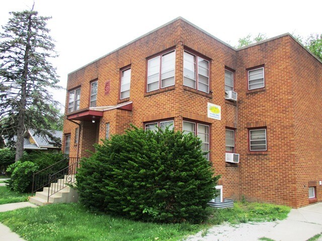 1106 E Washington St in Bloomington, IL - Building Photo