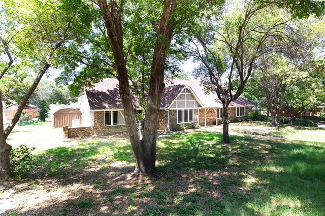 1502 Canadian Cir in Grand Prairie, TX - Foto de edificio