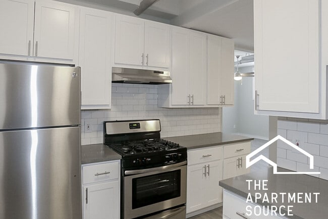 property at 3928 N Pine Grove Ave