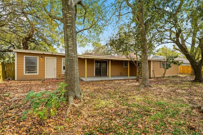 1759 S Park in Alvin, TX - Building Photo - Building Photo