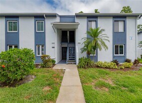 120 Cypress Ln in Oldsmar, FL - Building Photo