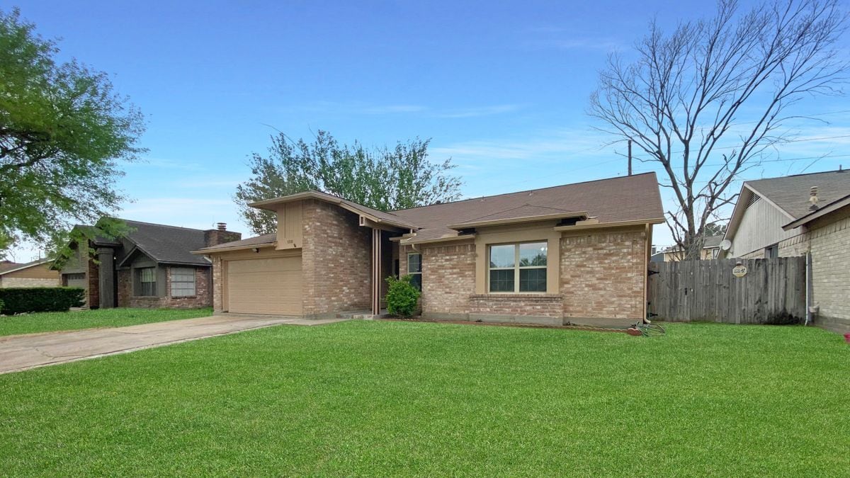 7218 Camino Verde Dr in Houston, TX - Building Photo