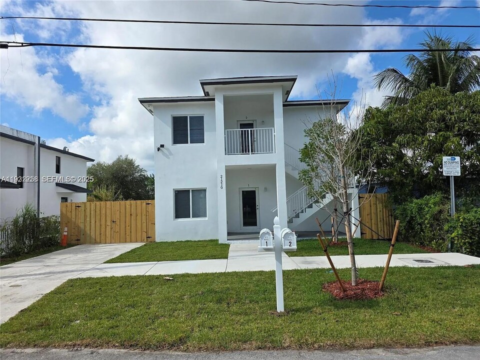 21210 SW 119th Ave in Miami, FL - Building Photo