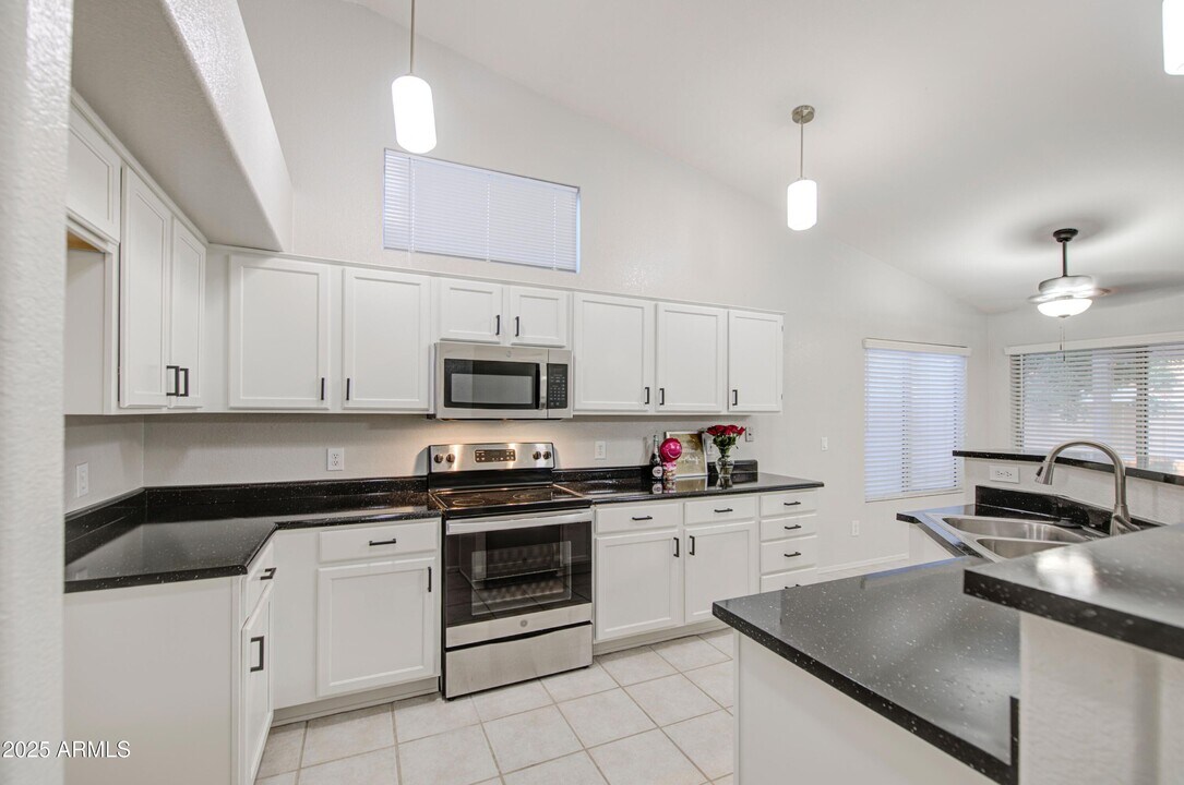 15025 W Bottle Tree Ave in Surprise, AZ - Building Photo