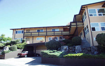 128-130 Belle Ave in San Rafael, CA - Foto de edificio - Building Photo