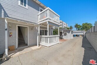 14721 Sylvan St in Los Angeles, CA - Building Photo - Building Photo