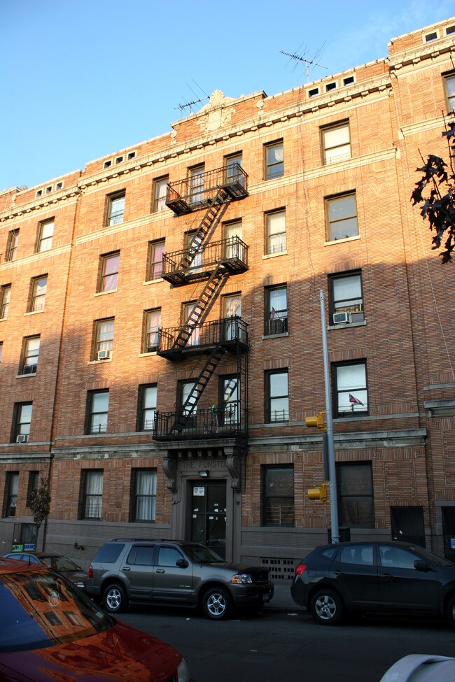 2301 Morris Ave in Bronx, NY - Foto de edificio - Building Photo