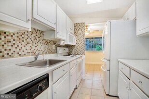 1055 Cedar Ridge Ct in Annapolis, MD - Building Photo
