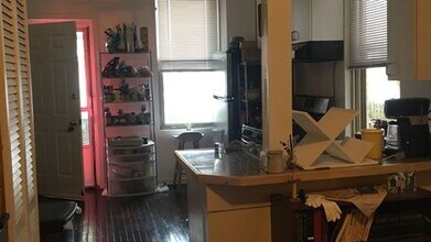 821 N Hermitage Ave in Chicago, IL - Building Photo - Building Photo