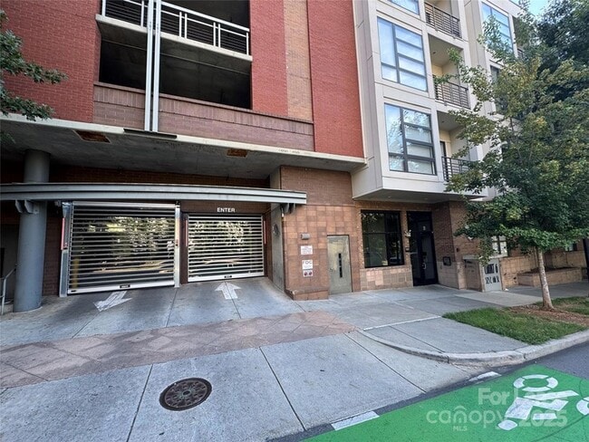 525 E 6th St, Unit 107 in Charlotte, NC - Building Photo - Building Photo