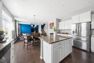 34040 N Jenna Ln in Gurnee, IL - Building Photo - Building Photo