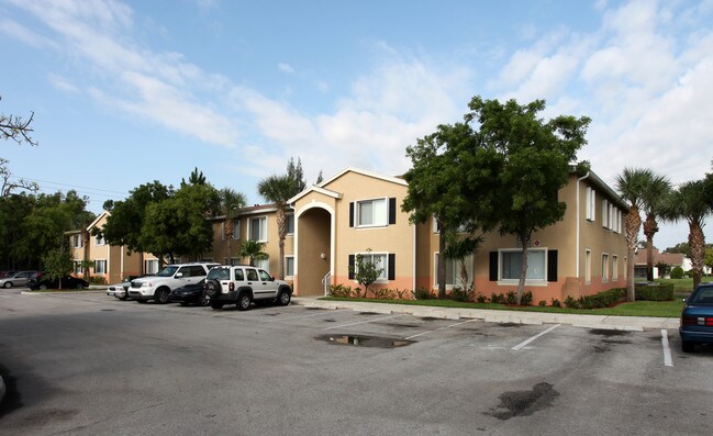 Brenton at Abbey Park in West Palm Beach, FL - Building Photo - Building Photo
