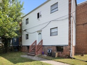 305 34th St SE, Unit 2 in Washington, DC - Building Photo - Building Photo