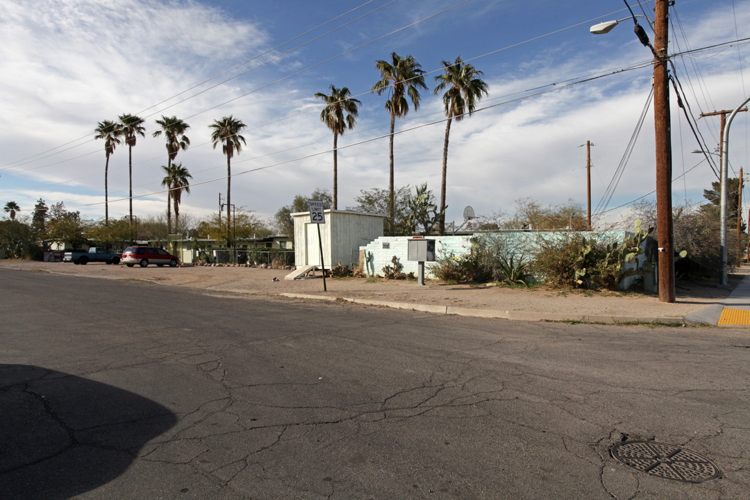 Palm Tree Apartments in Tucson, AZ - Building Photo