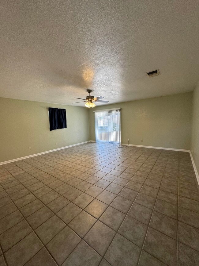 402 W 10th St in Del Rio, TX - Building Photo - Building Photo