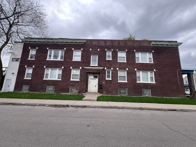 property at 1119 W 72nd St