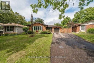 7253 Thornhill Crescent in Niagara Falls, ON - Building Photo