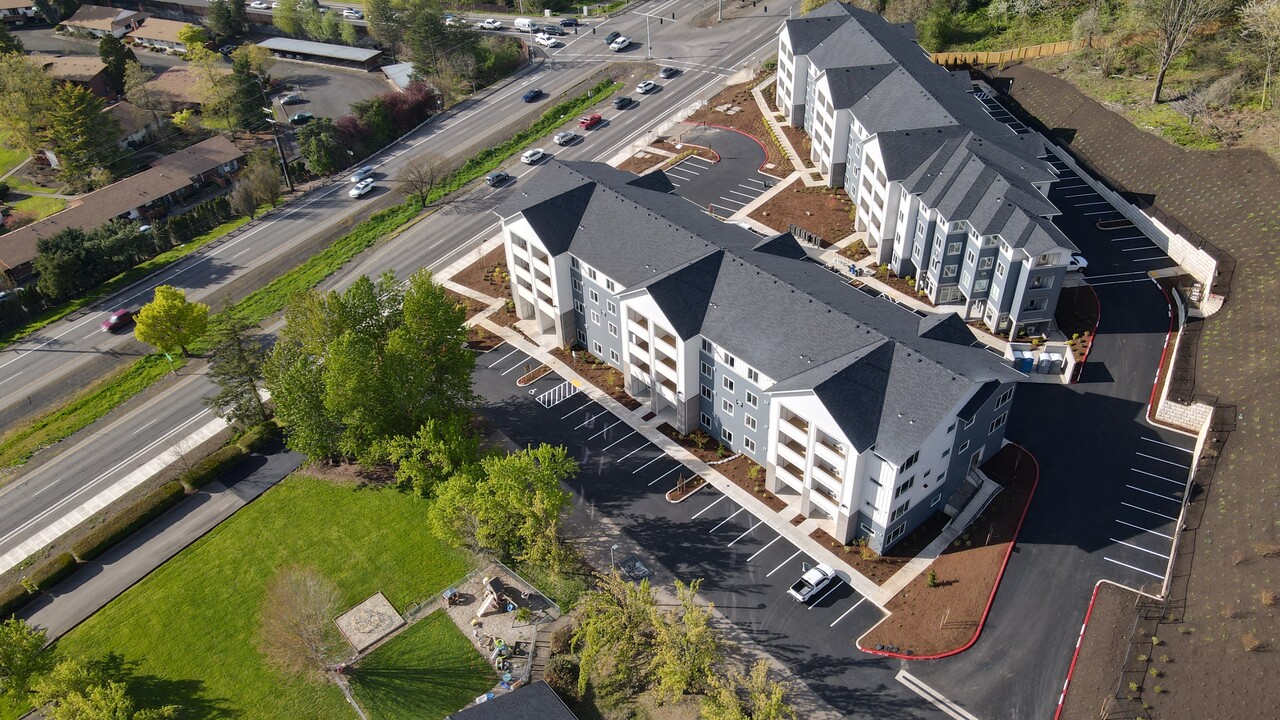 Pacific Ridge Apartments in Tigard, OR - Building Photo