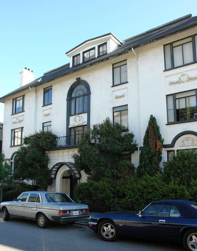 90 Divisadero St