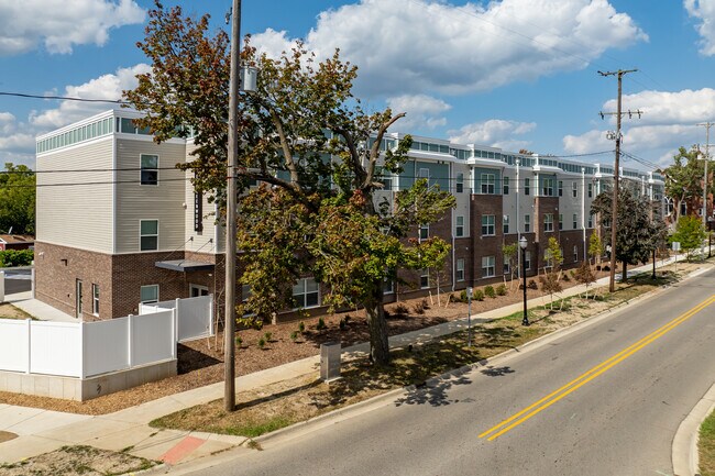 The Greenwood in Jackson, MI - Building Photo - Building Photo