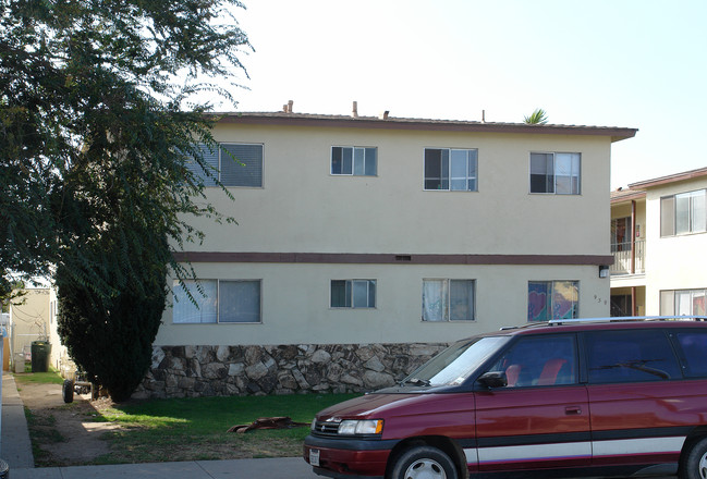 939 S Ventura Rd in Oxnard, CA - Foto de edificio - Building Photo