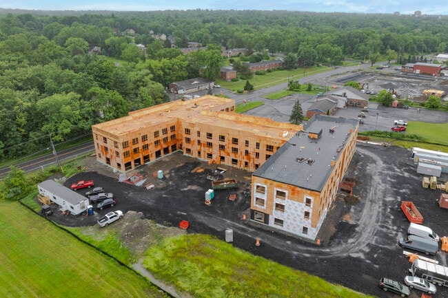 Trail Link Collective | 145 North Chestnut Street in New Paltz, NY - Foto de edificio - Building Photo