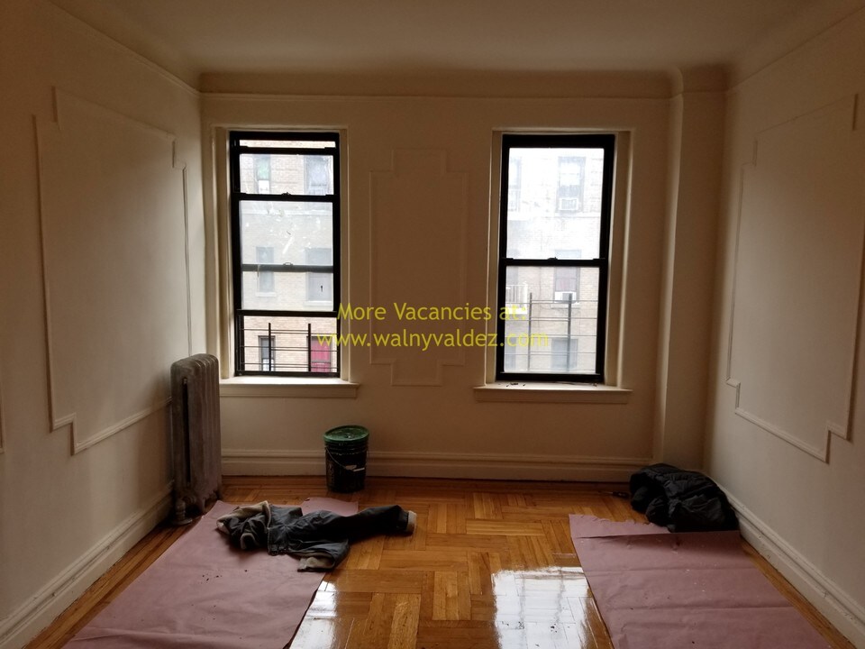 219 E 196th St in Bronx, NY - Building Photo